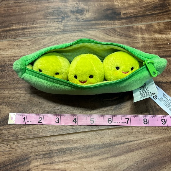 - Disney Pixar Toy Story 3 Three Peas in a Pod - Picture 1 of 6